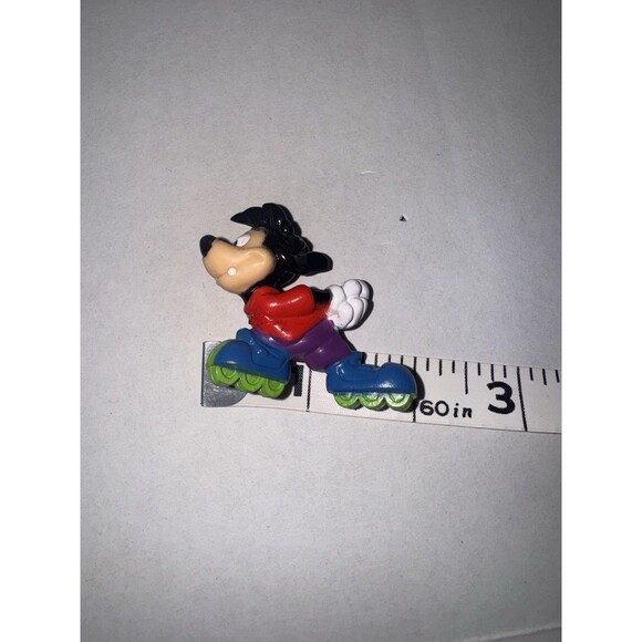 Disney Max Goof Troop 1992 Rollerblading PVC Toy 2" Figure - Picture 5 of 6